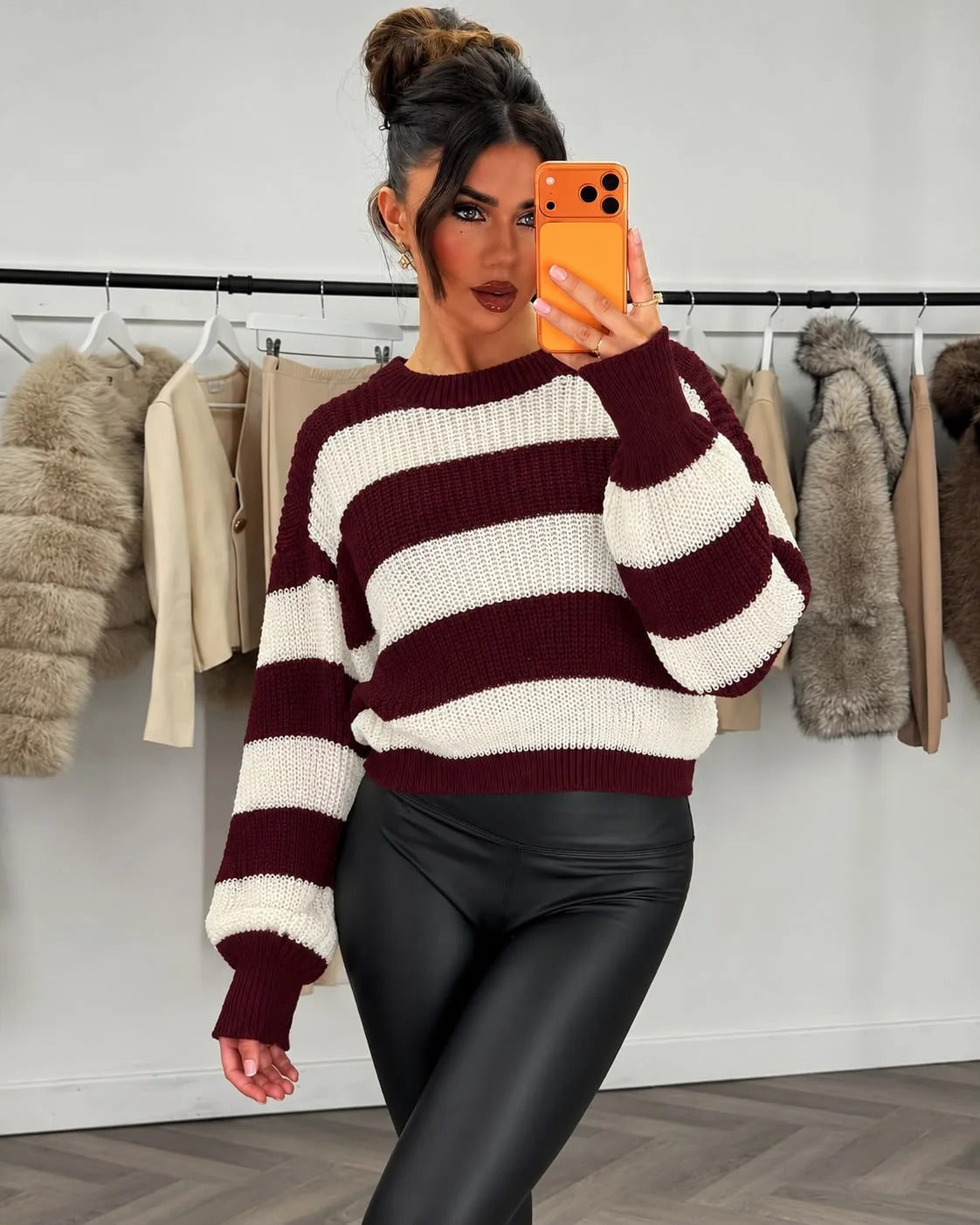 Color-block striped cropped knitted jumper in dark wine and cream, wide knit sleeves